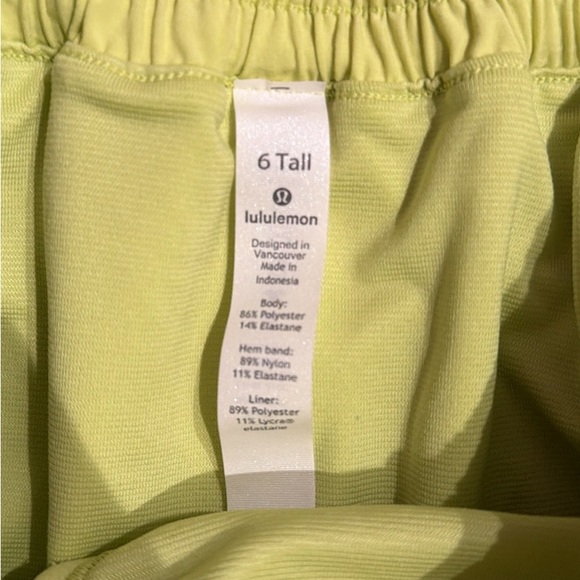 Lululemon Athletica Bright Yellow Athletic Hotty Hot  Shorts sz 6 tall - Picture 2 of 4